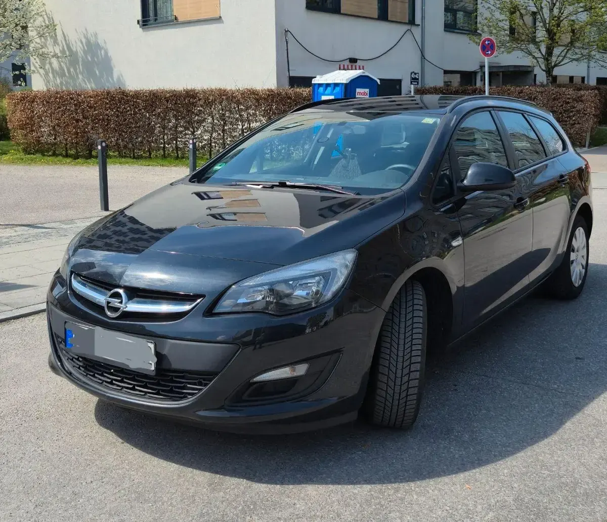 Używany Opel Astra Eco 165 KM (121 kW) 2012 Czarny Kombi