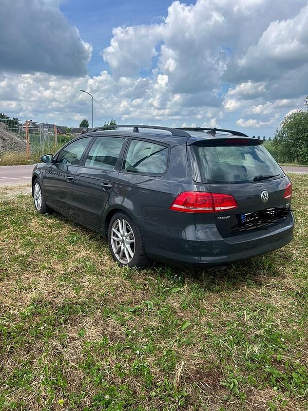 Usata VW Passat 140 CV (102 kW) 2012 Grigio Station wagon