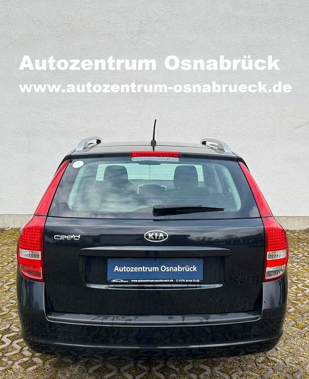 Gebraucht Kia Ceed 105 PS (77 kW) 2011 Schwarz Kleinwagen