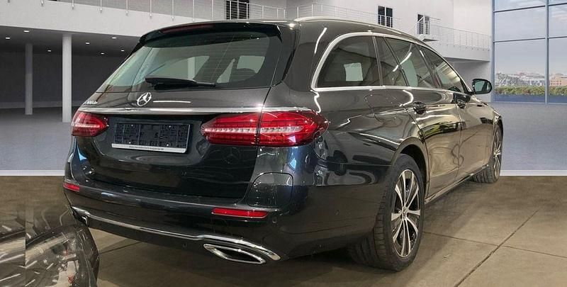 Gebraucht Mercedes E300 Avantgarde 194 PS (142 kW) 2021 Grau Limousine