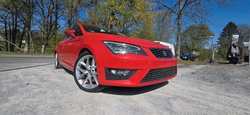 Rot Gebraucht 2013 Seat Leon Limousine | 9.999 € (Fairer Preis) - Bild 1/4