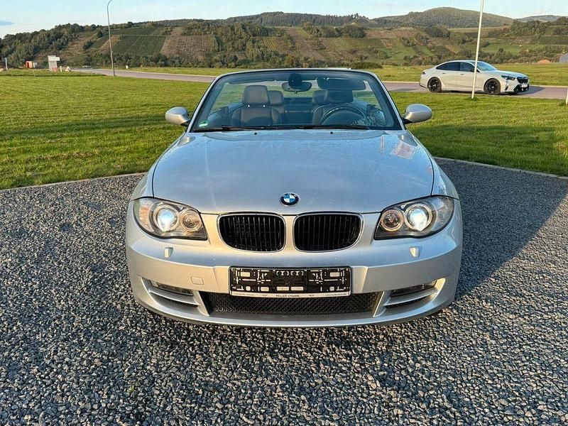 Silber Gebraucht 2010 BMW 118 Cabriolet Sport Line Cabrio | 5.600 € (Fairer Preis) - Bild 1/4