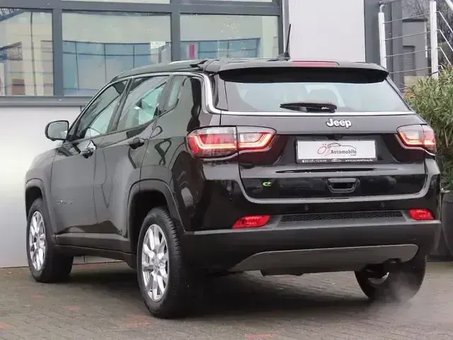Second-hand Jeep Compass 131 CP (96 kW) 2024 Negru SUV