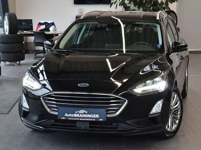 Schwarz Gebraucht 2020 Ford Focus Titanium Limousine | 13.550 € (Fairer Preis) - Bild 1/4