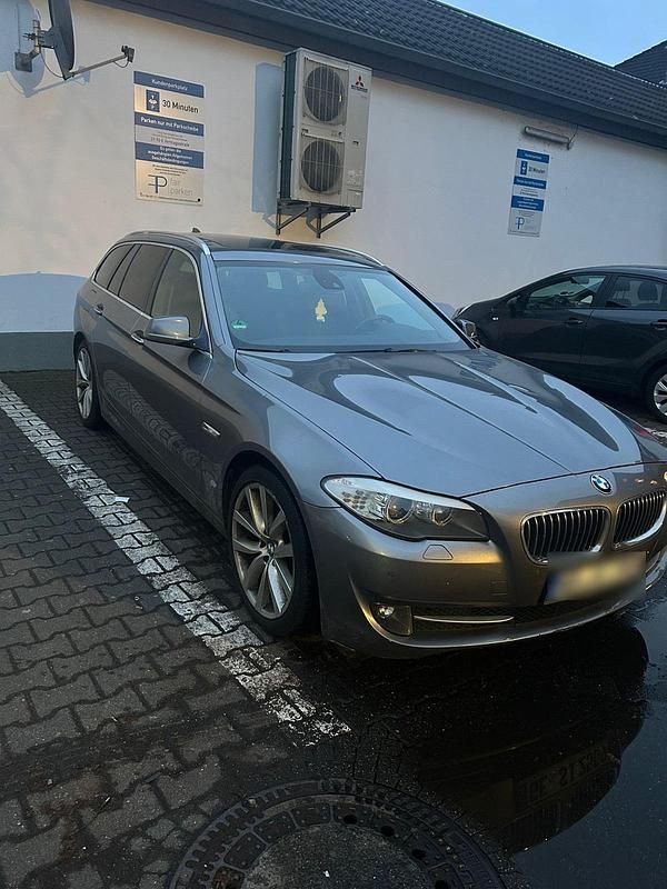 Gebraucht BMW 530 258 PS (189 kW) 2011 Grau Kombi