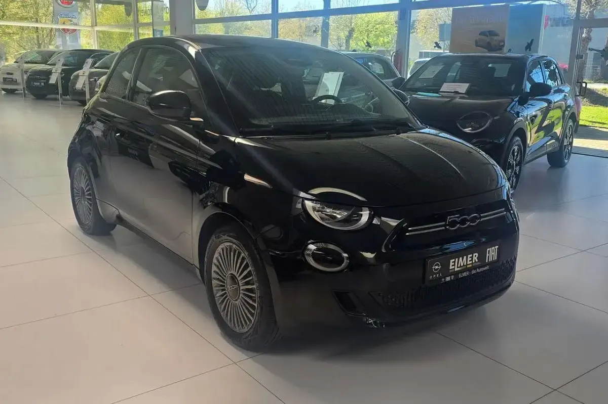 Gebraucht Fiat 500e 86 kW (118 PS) 2024 Colore esterno (onyx schwarz) Limousine