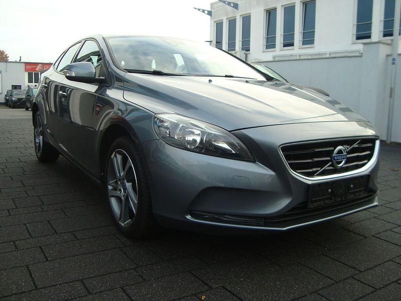 Grau Gebraucht 2015 Volvo V40 You! Kombi | 11.495 € (Fairer Preis) - Bild 1/4