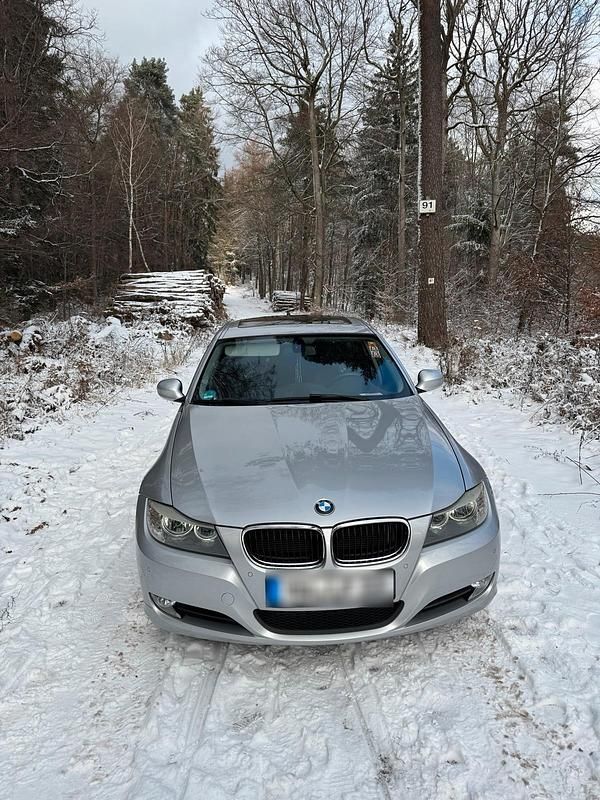 Gebraucht BMW 320 177 PS (130 kW) 2009 Silber Kombi