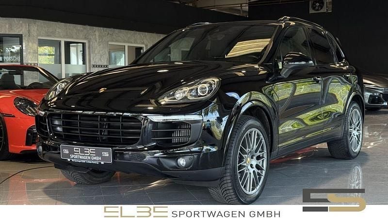 Schwarz Gebraucht 2017 Porsche Cayenne Platinum Edition SUV | 33.850 € (Etwas zu teuer) - Bild 1/4