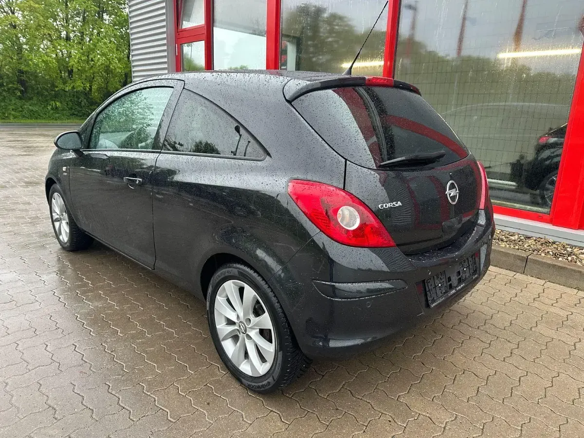 Gebraucht Opel Corsa Active 101 PS (74 kW) 2013 Schwarz Kleinwagen