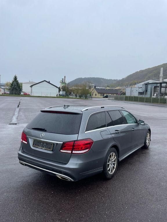 Gebraucht Mercedes E250 204 PS (150 kW) 2015 Grau Kombi