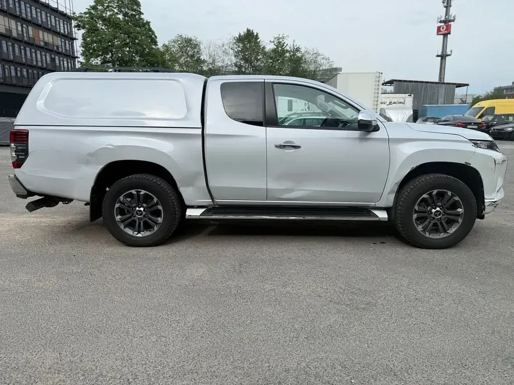 Używany Mitsubishi L200 Plus 150 KM (110 kW) 2021 Biały Pickup