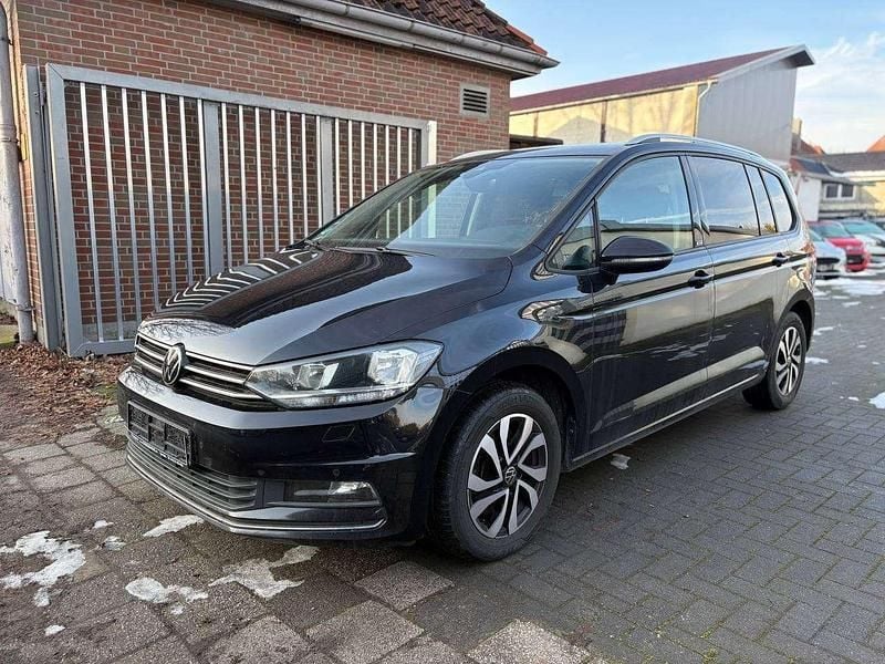 Gebraucht VW Touran Active 150 PS (110 kW) 2022 Schwarz Van / Kleinbus