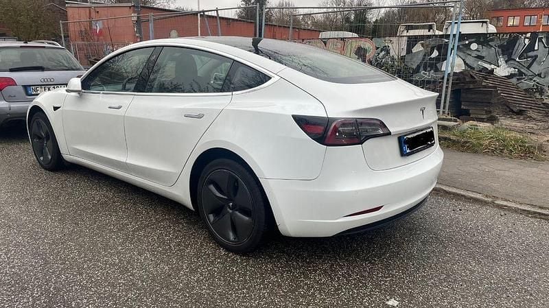 Gebraucht Tesla Model 3 Standard Range Plus 239 kW (325 PS) 2020 Weiß Limousine