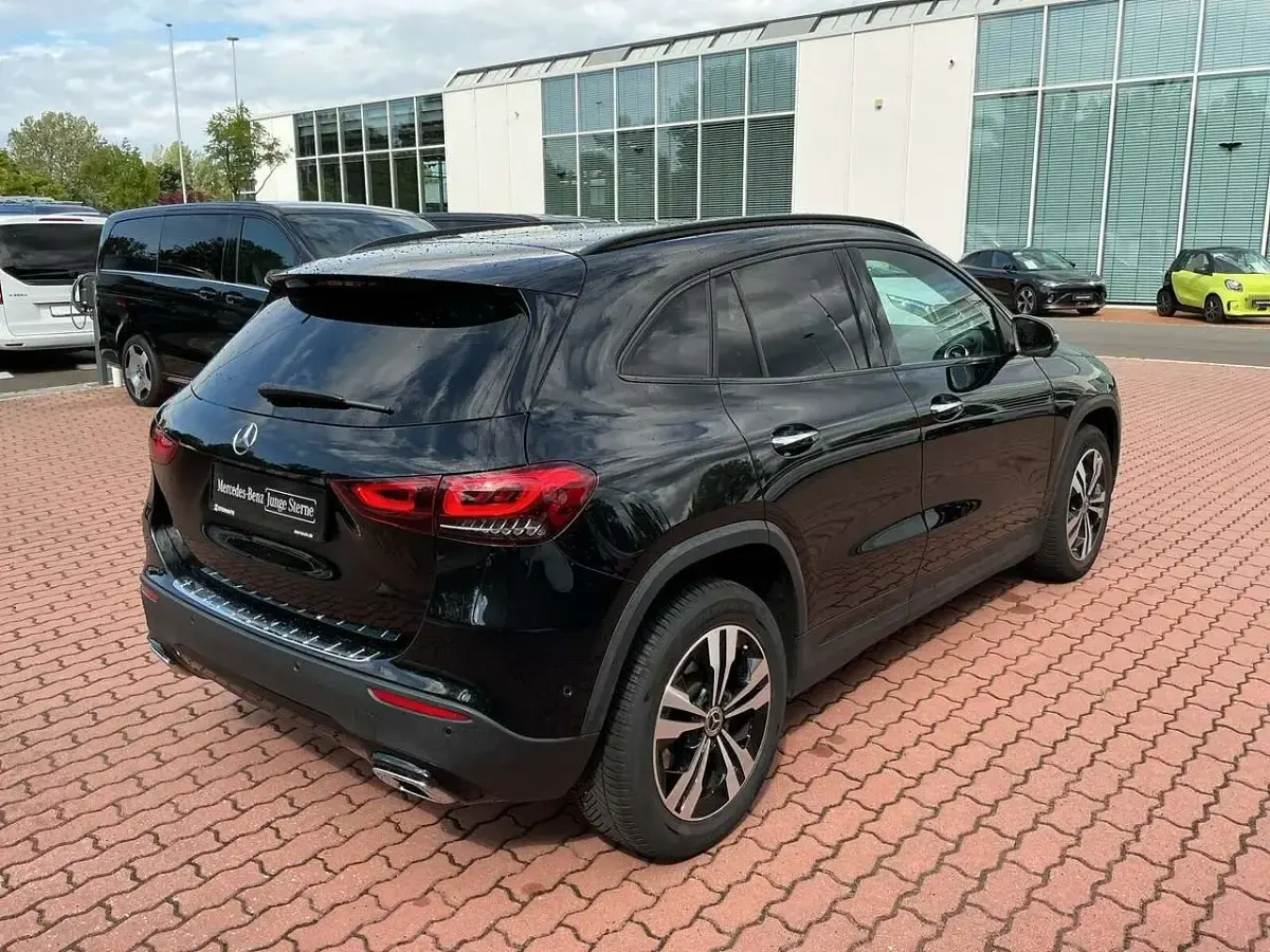 Gebraucht Mercedes GLA250 Progressive 224 PS (164 kW) 2021 Kosmosschwarz metallic SUV