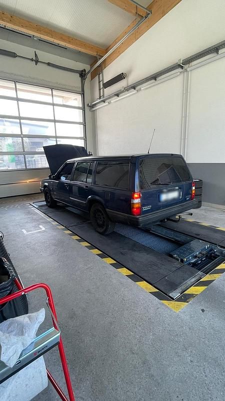 Second-hand Volvo 940 131 CP (96 kW) 1992 Albastru Break