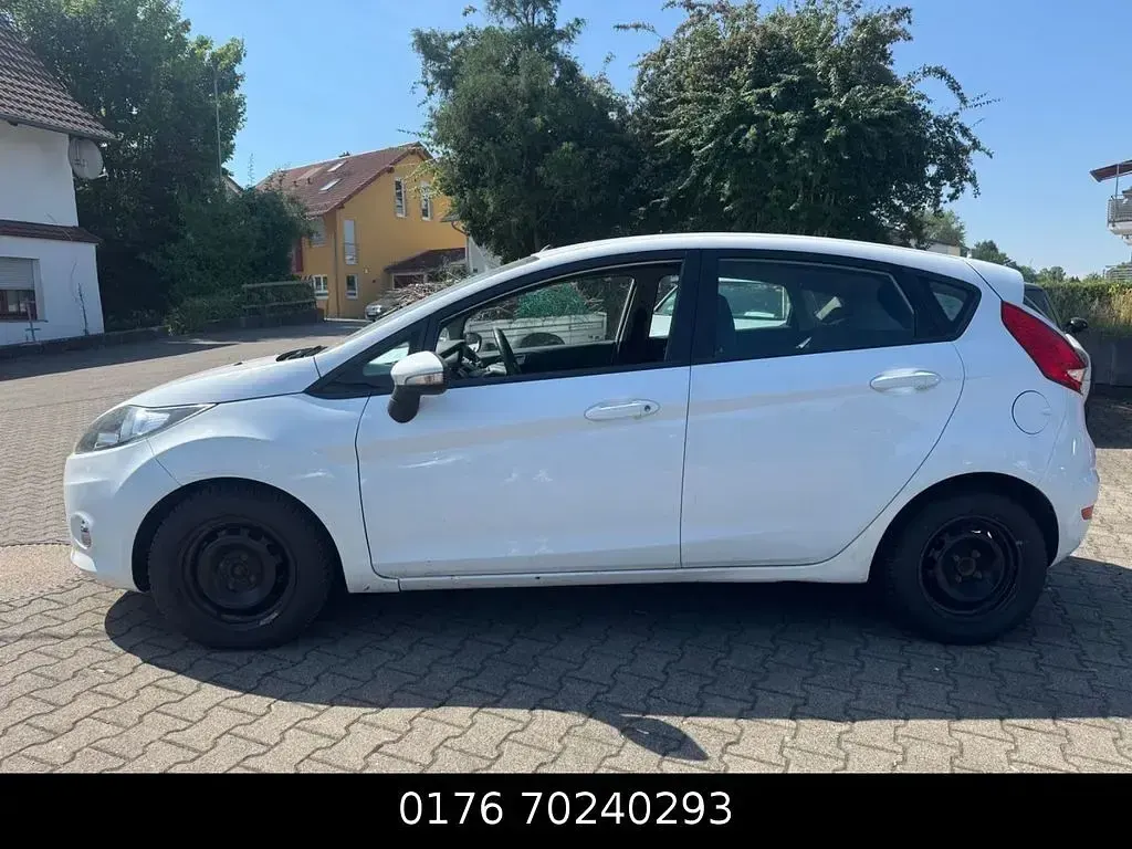 Gebraucht Ford Fiesta Trend 60 PS (44 kW) 2012 Weiß Limousine