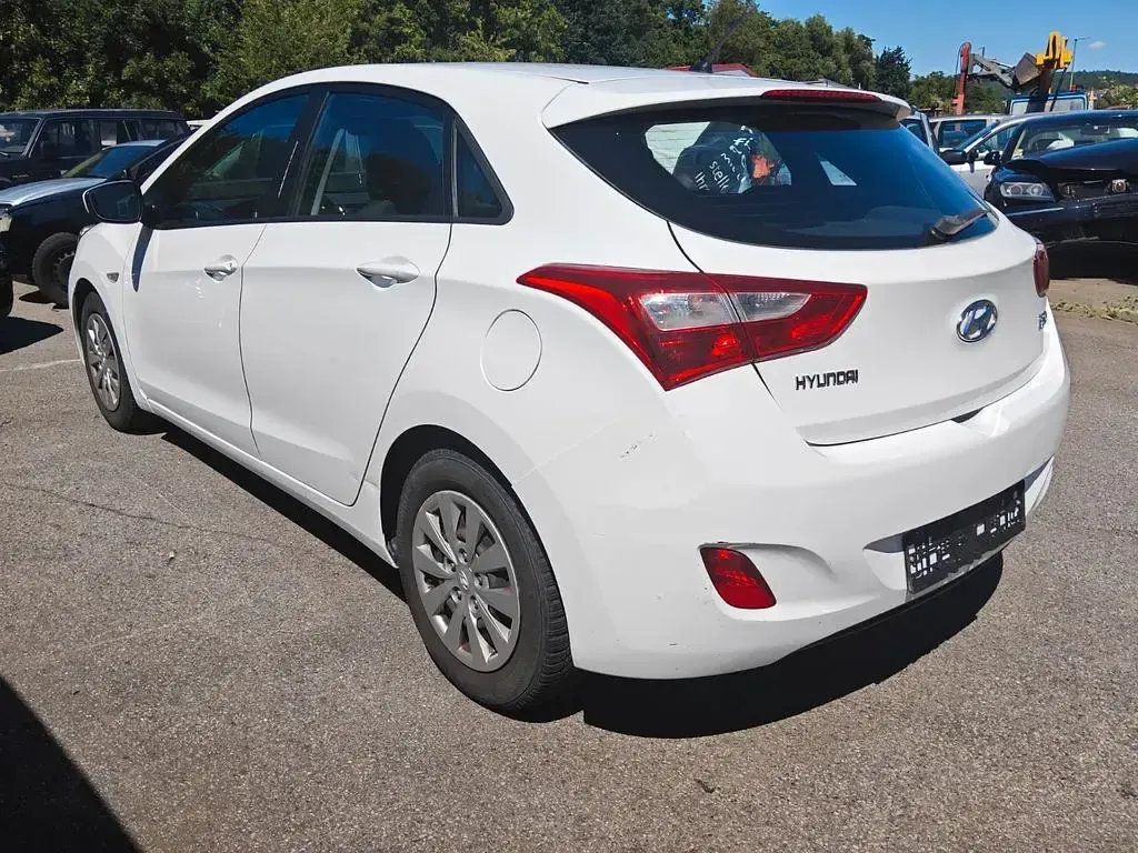 Gebraucht Hyundai i30 101 PS (74 kW) 2015 Weiß Limousine