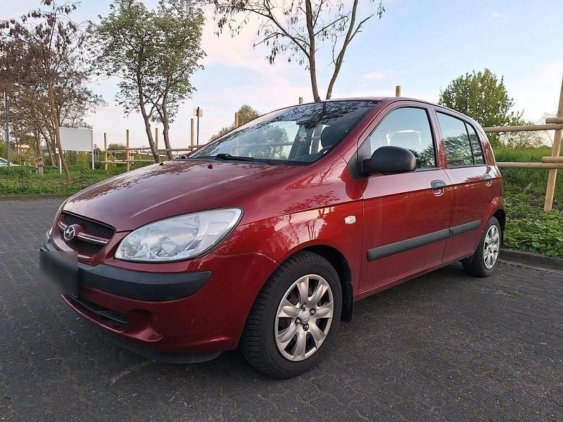 Second-hand Hyundai Getz 97 CP (71 kW) 2009 Roșu Hatchback