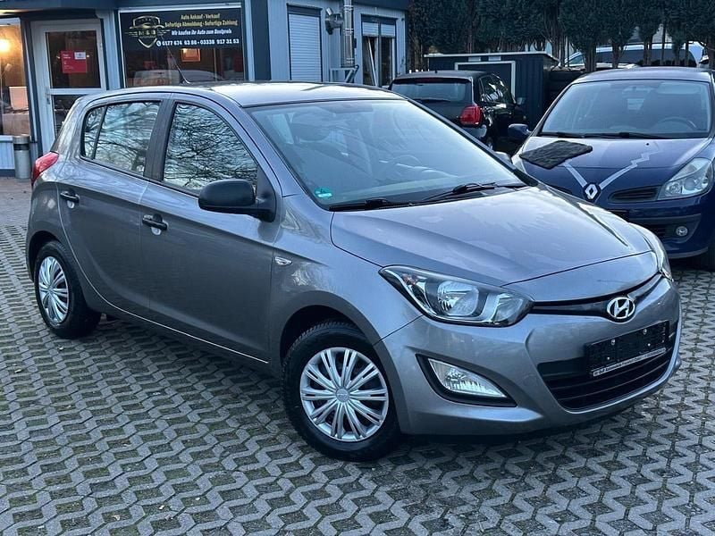 Grau Gebraucht 2013 Hyundai i20 Classic Kleinwagen | 4.299 € (Etwas zu teuer) - Bild 1/4