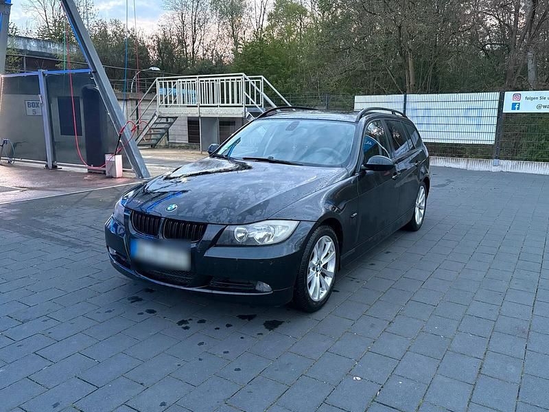 Gebraucht BMW 320 163 PS (119 kW) 2006 Schwarz Kombi