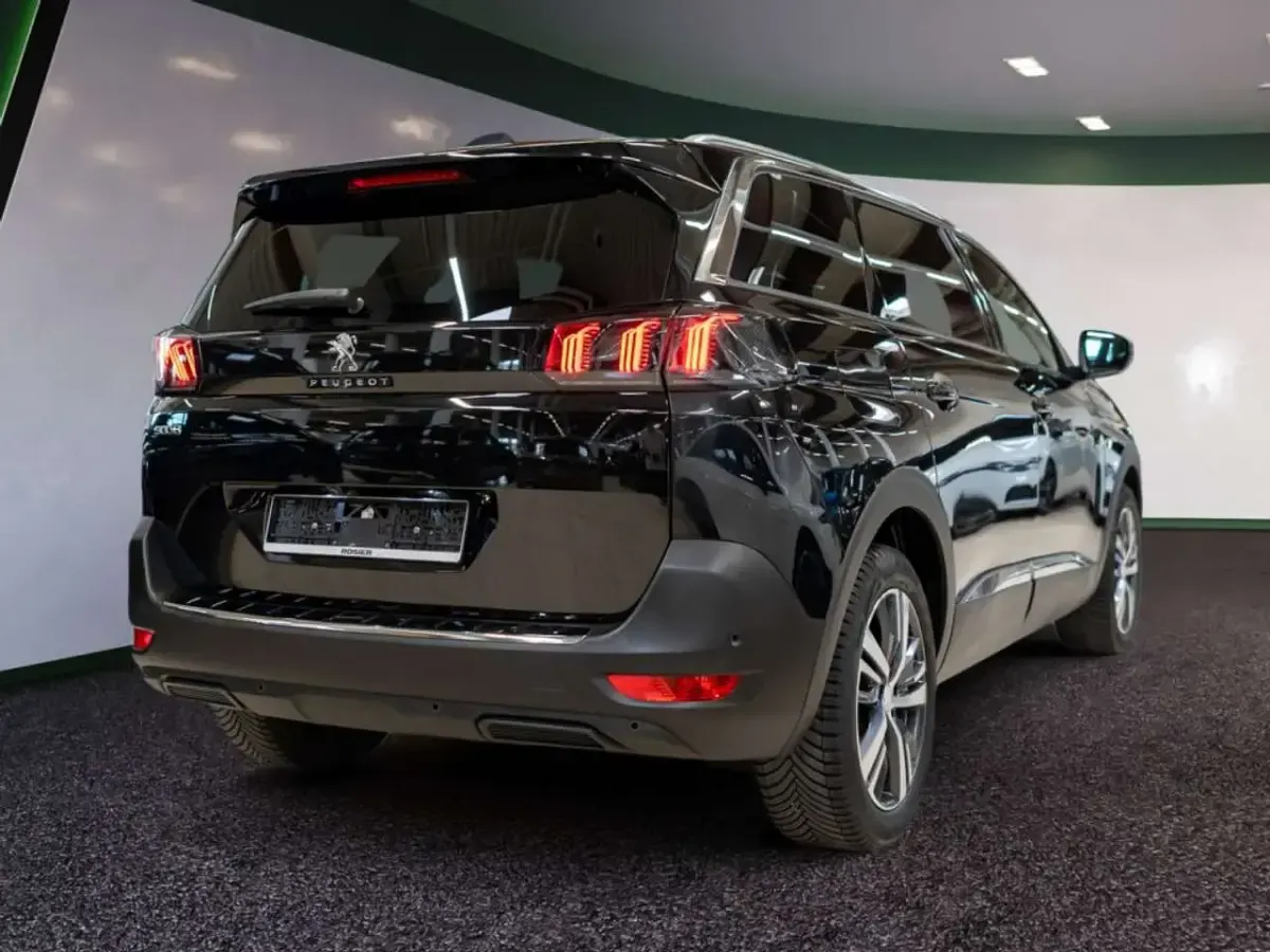 Gebraucht Peugeot 5008 Allure 136 PS (100 kW) 2024 Perla nera schwarz SUV