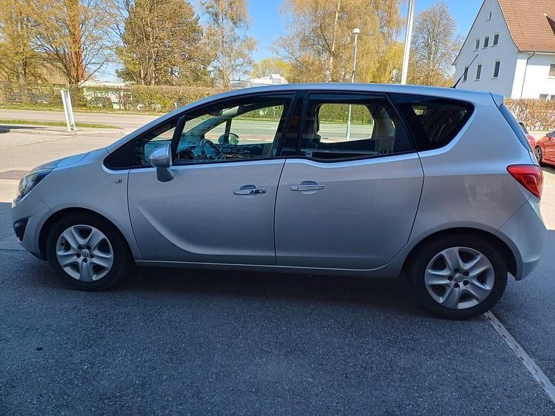 Gebraucht Opel Meriva Innovation 131 PS (96 kW) 2010 Starsilber iii m2 Van / Kleinbus