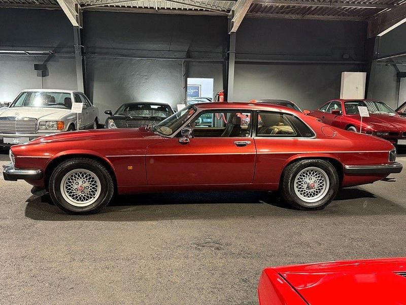 Używany Jaguar XJS 281 KM (206 kW) 1992 Czerwony