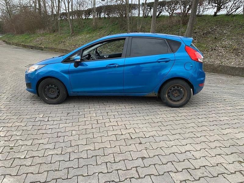 Gebraucht Ford Fiesta Trend 75 PS (55 kW) 2013 Blau Kleinwagen