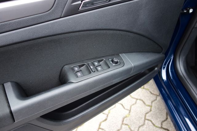 Gebraucht Skoda Superb Active 105 PS (77 kW) 2015 Blau Kombi