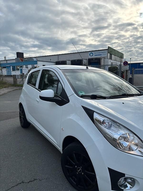 Gebraucht Chevrolet Spark 68 PS (50 kW) 2011 Weiß Kleinwagen