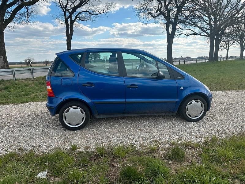 Gebraucht Mercedes A160 75 PS (55 kW) 2001 Blau Limousine
