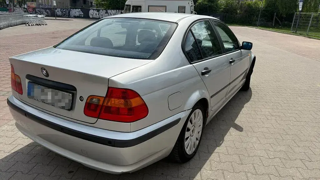 Używany BMW 320 150 KM (110 kW) 2002 Srebrny Sedan/Limuzyna