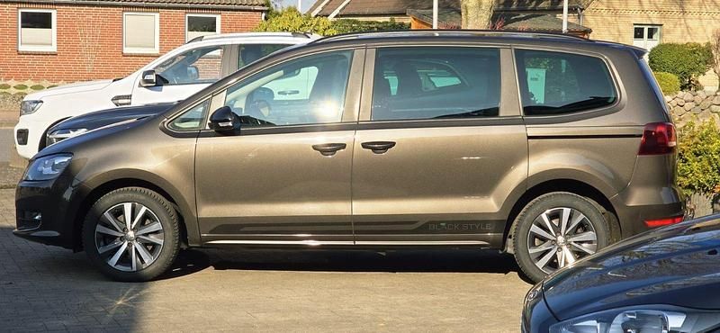 Gebraucht VW Sharan Comfortline 177 PS (130 kW) 2020 Braun Van / Kleinbus