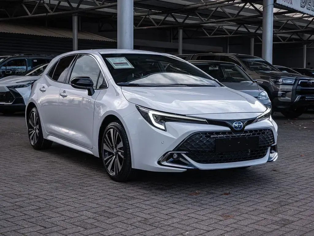 Neu Toyota Corolla Business Edition 140 PS (102 kW) 2025 Weiß Limousine