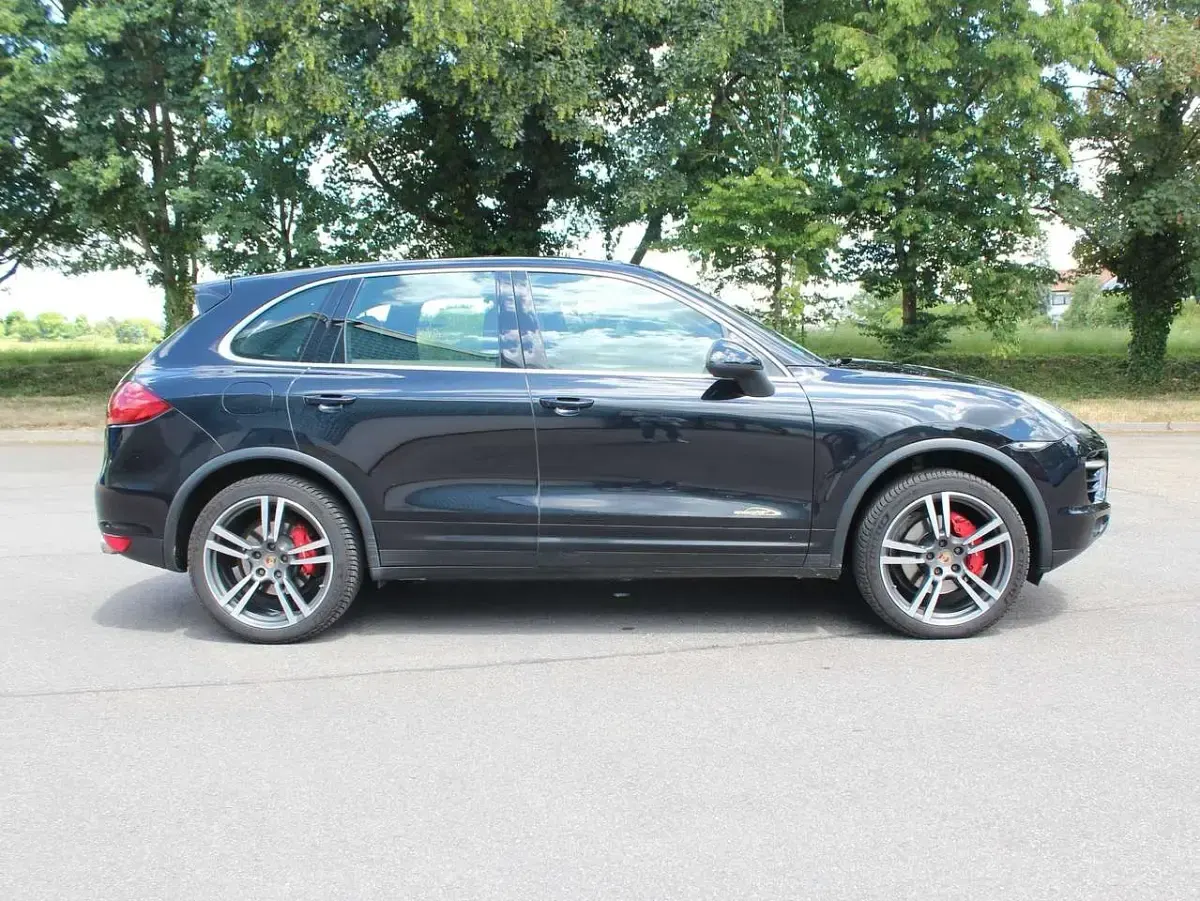 Gebraucht Porsche Cayenne 239 PS (175 kW) 2010 Tiefschwarzmetallic SUV