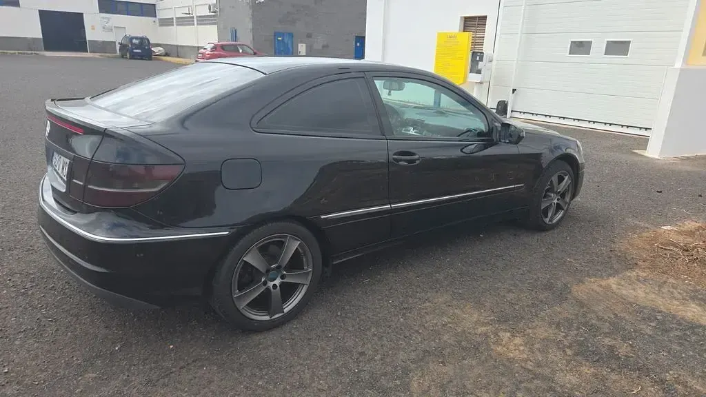 Używany Mercedes CLC200 184 KM (135 kW) 2011 Czarny Hatchback