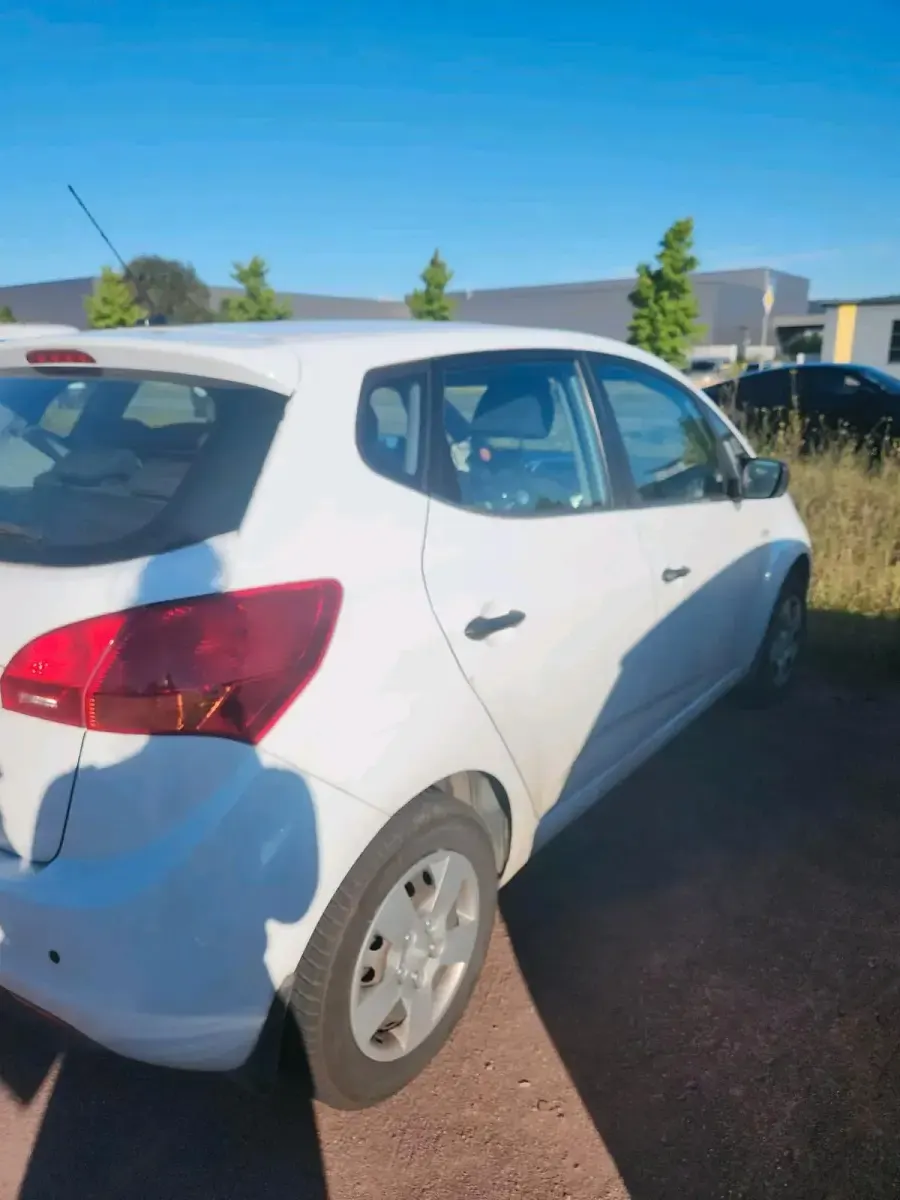 Gebraucht Kia Venga 90 PS (66 kW) 2012 Weiß Kleinwagen