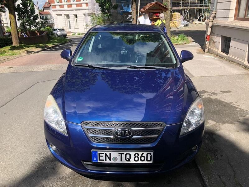 Gebraucht Kia Ceed 90 PS (66 kW) 2009 Blau Kleinwagen