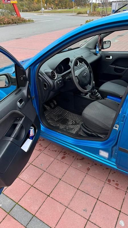 Gebraucht Ford Fiesta 70 PS (51 kW) 2005 Blau Kleinwagen