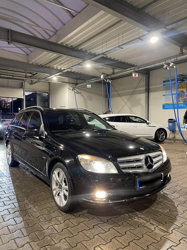 Schwarz Gebraucht 2011 Mercedes C250 Avantgarde Kombi | 5.700 € (Guter Preis) - Bild 1/4