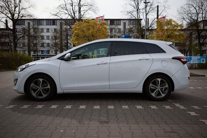 Gebraucht Hyundai i30 Classic 110 PS (80 kW) 2017 Weiß Kombi