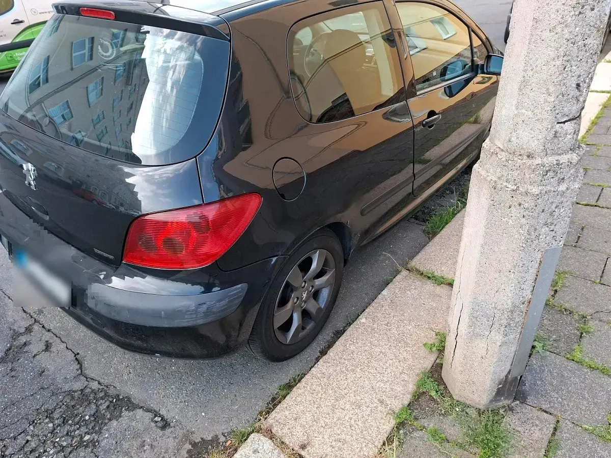 Gebraucht Peugeot 307 109 PS (80 kW) 2002 Schwarz Limousine