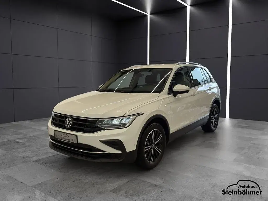 Gebraucht VW Tiguan Active 150 PS (110 kW) 2022 Pure white (weiß) SUV