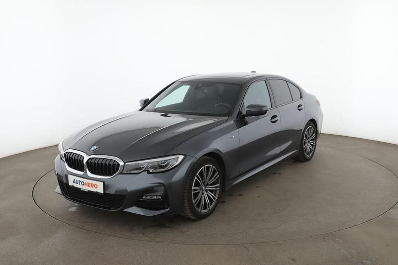 Grau Gebraucht 2021 BMW 320 M Sport Limousine | 31.780 € (Superpreis) - Bild 1/3