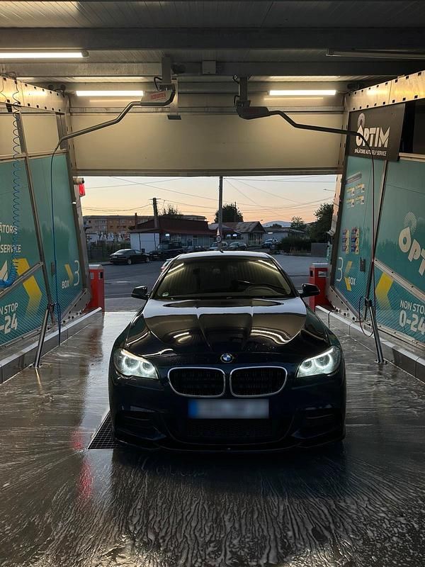 Second-hand BMW 520 190 CP (139 kW) 2014 Albastru Berlinǎ