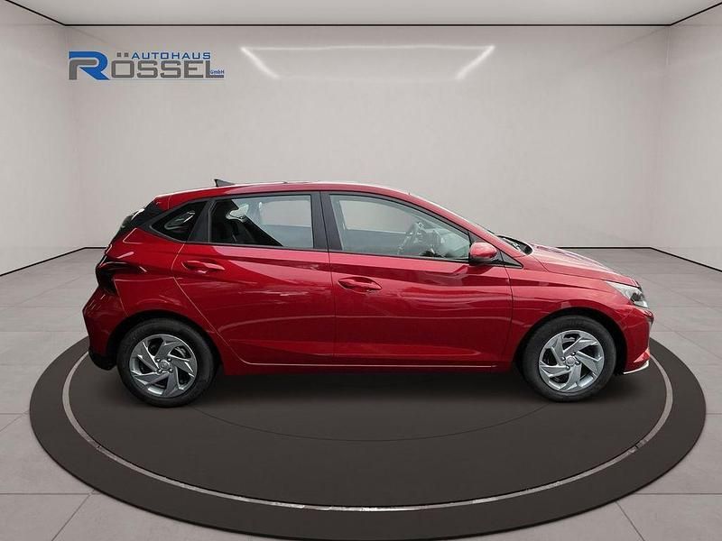 Neu Hyundai i20 Comfort 79 PS (58 kW) 2025 Gelb Limousine