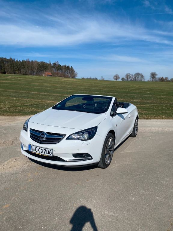 Weiß Gebraucht 2019 Opel Cascada Ultimate Cabrio | 19.900 € (Fairer Preis) - Bild 1/4