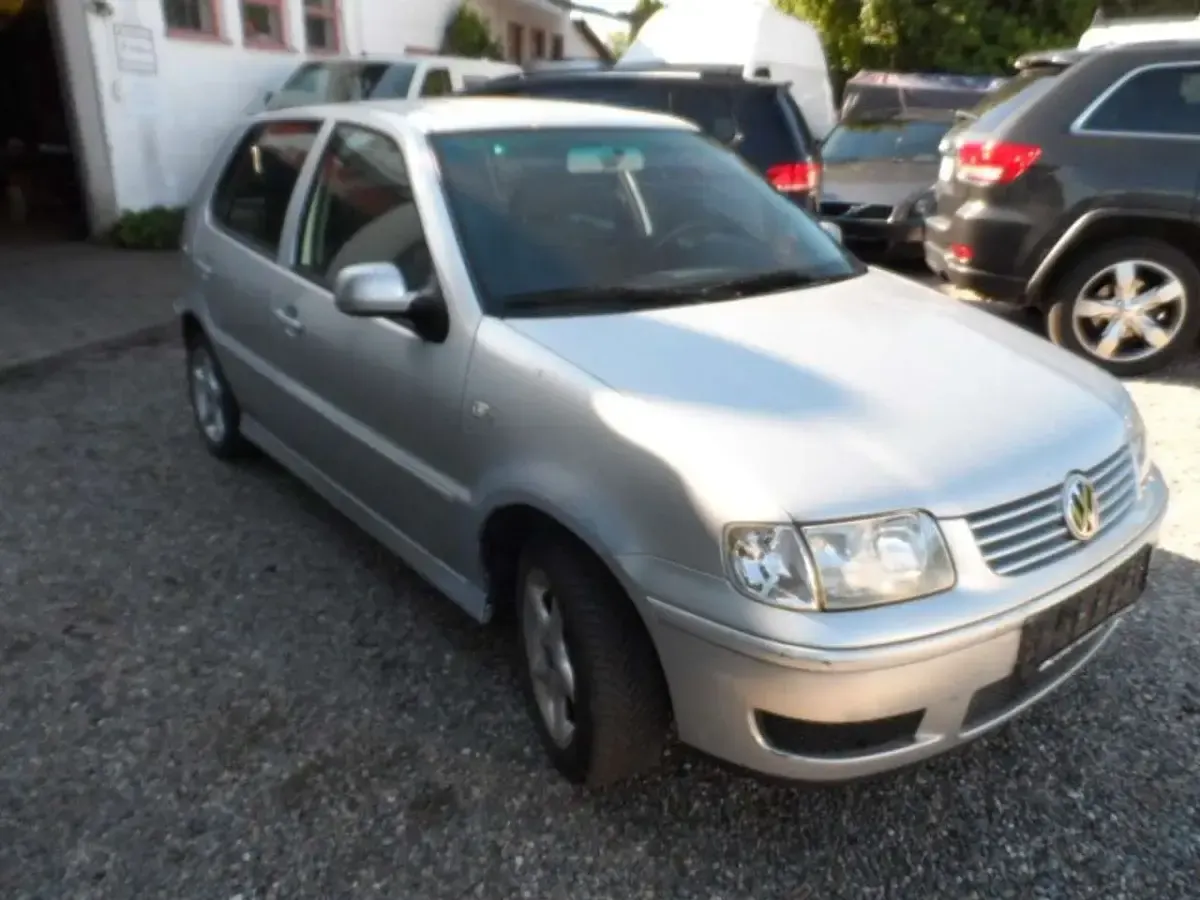Gebraucht VW Polo Trendline 60 PS (44 kW) 2001 Silber Limousine