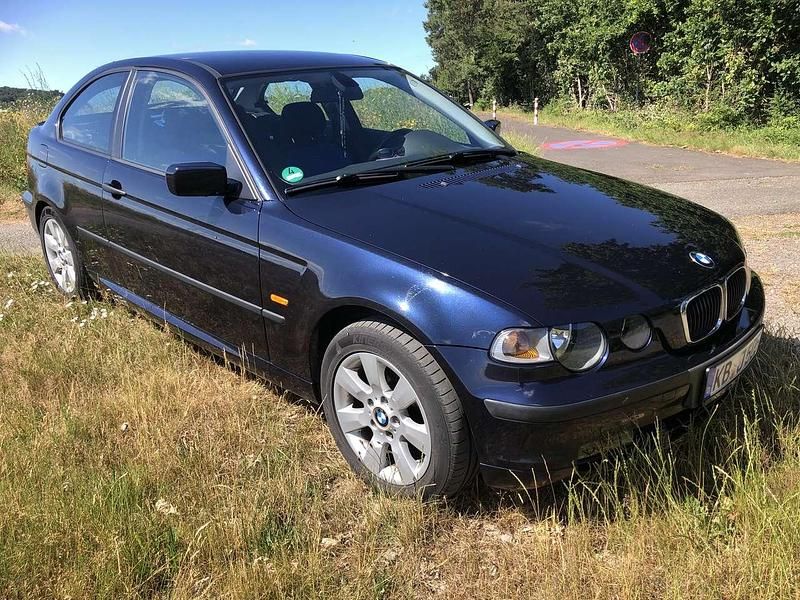 Blau Gebraucht 2004 BMW 318 Kleinwagen | 5.399 € (Fairer Preis) - Bild 1/4